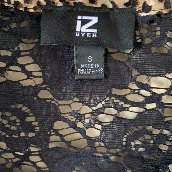 NWT IZ Buyer Women’s Animal Print Crocheted Lace Tie Sheer Top NWT SIZE S - Picture 2 of 13